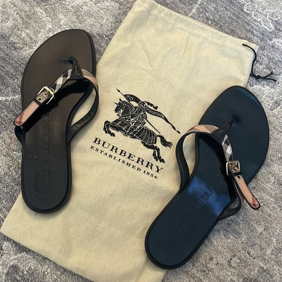 Burberry flip flops only worn once!! Authentic. Like new!! - Picture 4 of 4